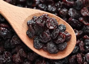 Wellhealthorganic.com:easy-way-to-gain-weight-know-how-raisins-can-help-in-weight-gain